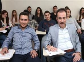 Baba - oğul aynı okuldalar