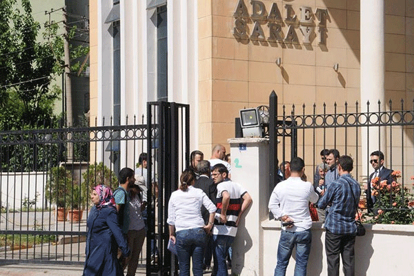 Cizre’de 5 polis yargılanıyor