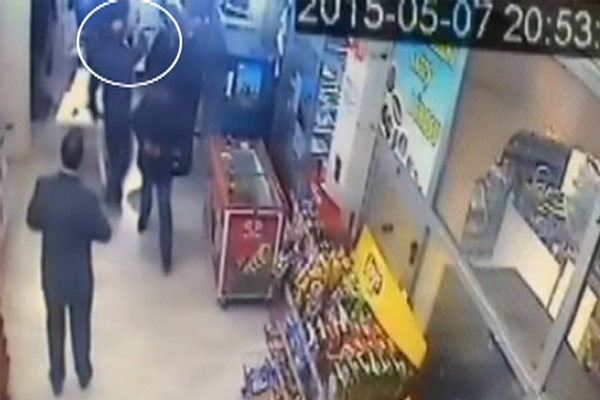 AK Parti toplantısına silahlı baskın