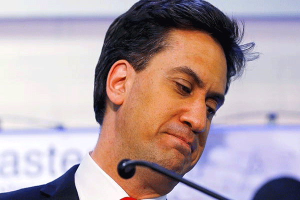 İngiltere’de üç parti lideri istifa etti