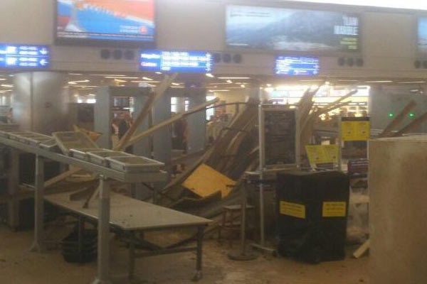 Atatürk Havalimanı’nın tavanı çöktü