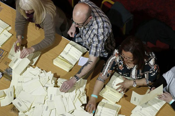 İngiltere'de oyların tamamı sayıldı