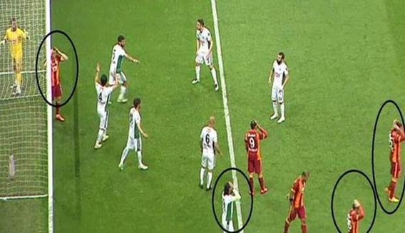 G.Saray maçının önüne geçen kare!