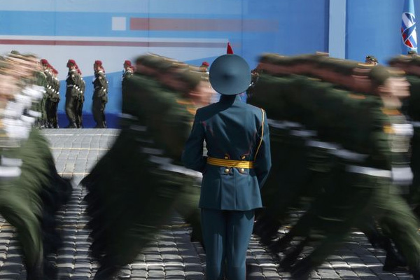 16 bin asker Kızıl Meydan'da