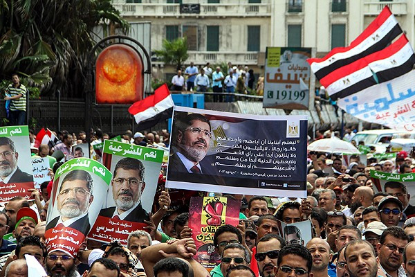 Mısır'da darbe karşıtlarına müebbet hapis