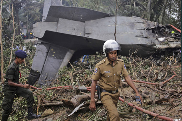 İspanya'da askeri uçak düştü