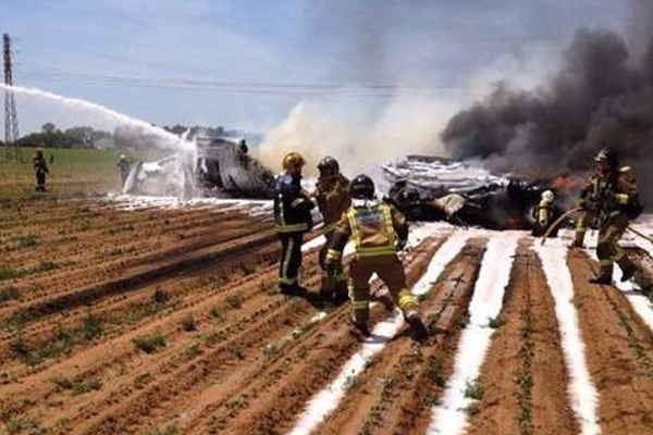 Askeri uçak yere çakıldı: En az 8 ölü var