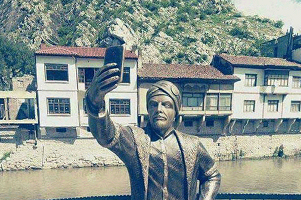 Sosyal medyayı sallayan şehzade heykeli