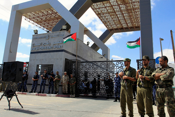 Mısır Refah Sınır Kapısı'nı kapattı