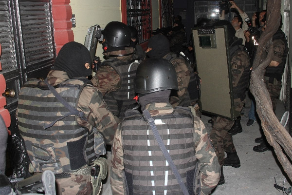 600 polisli operasyon: 25 gözaltı