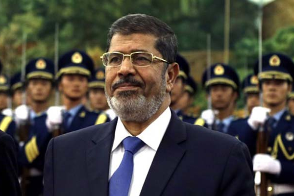 Mursi üniversitedeki görevinden azledildi