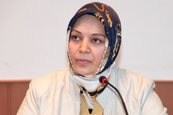 Hilal Kaplan : 'Babaannem gibi örtünemem'