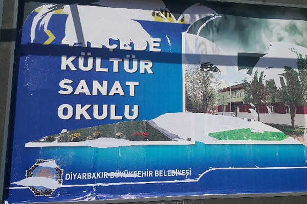 Diyarbakır’da MHP’nin afişleri tahrip edildi