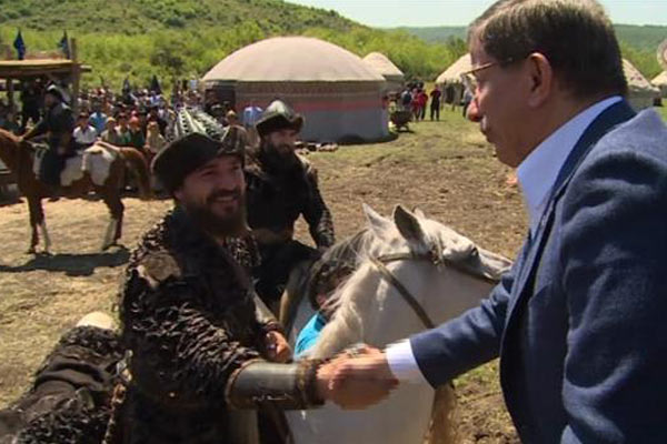 Davutoğlu ’Diriliş Ertuğrul’da