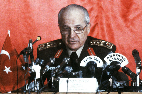 Davullu zurnalı Kenan Evren töreni