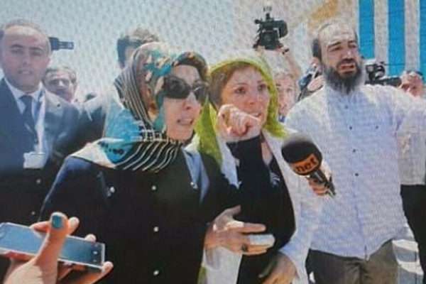 Evren'in cenazesindeki o kadın bakın kim çıktı!