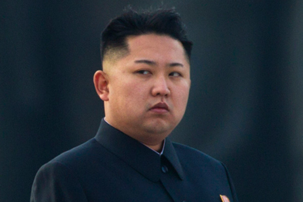 Törende uyuya kalan bakanı kurşuna dizdirdi