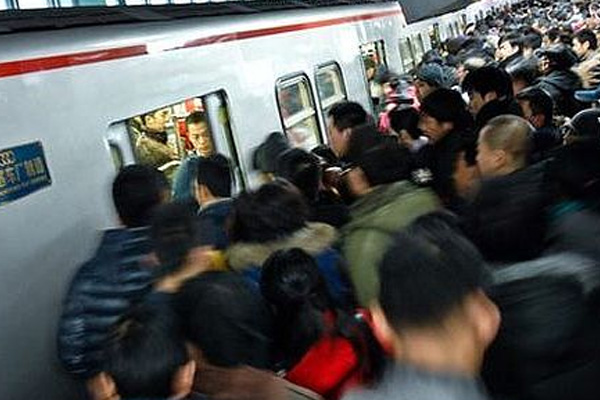 Tuhaf elbise giymeyin uyarısı