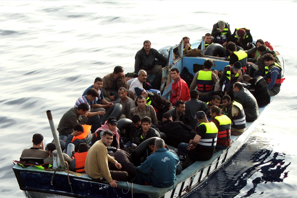 Malezya'dan 800 sığınmacıya ret