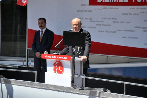 'Yeni anayasayı millete hediye edeceğiz'