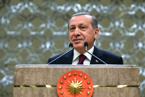 Erdoğan 13 üniversiteye rektör atadı