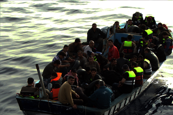 İzin verilmeyen teknedeki 10 kişi öldü