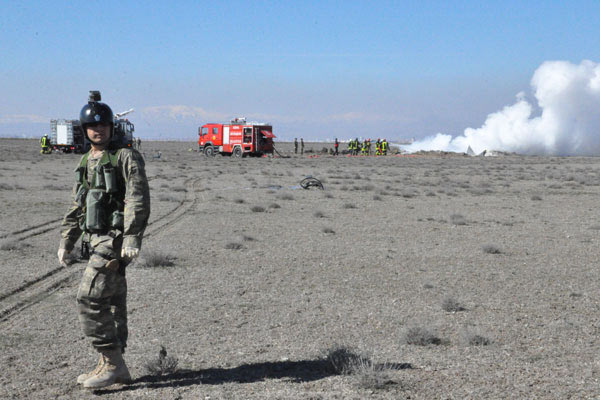 Konya'da askeri uçak düştü