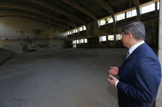 Davutoğlu, o salonda dua etti