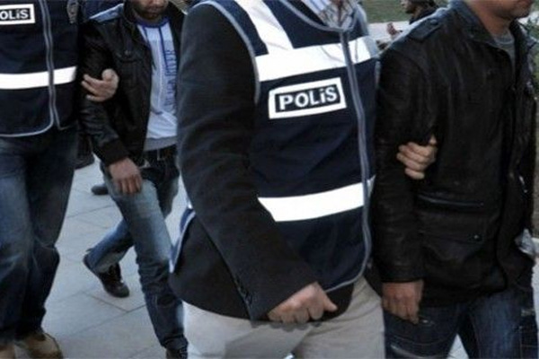 Usulsüz dinlemede 10 kişi tutuklandı