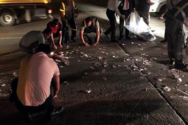 Atatürk Hava limanına para yağdı