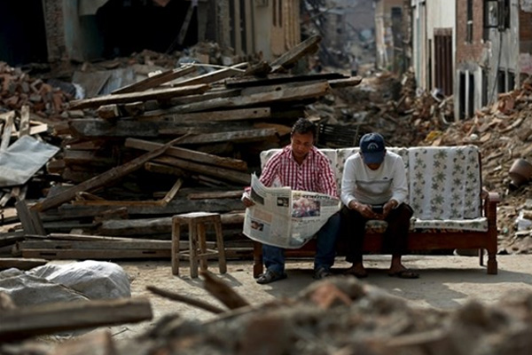 Hükümet hizmetleri kurulan çadırlarda veriliyor