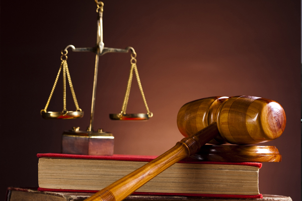 Kadın avukatı tehdite 13 yıl