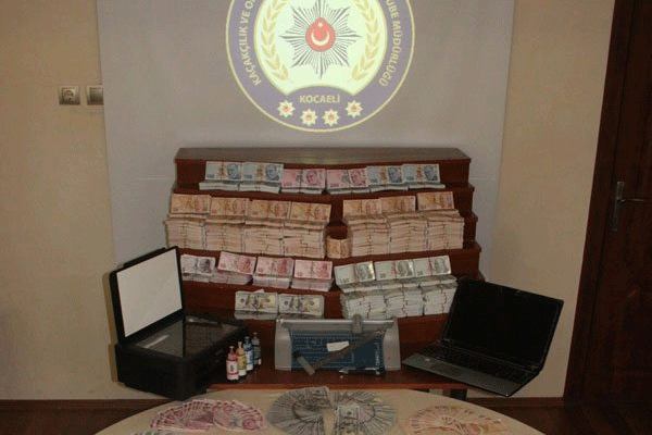 Ayakkabı kutularında para ele geçirildi