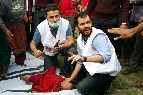 Nepalliler Türk doktorlarına muayene olmak istiyor