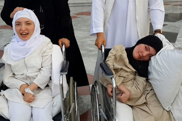 İki kardeşin ağlatan Kabe yolculuğu