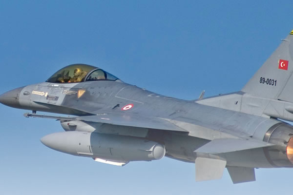 'Türkiye, Suriye uçağını düşürdü'