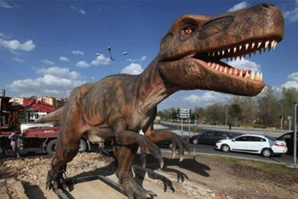 Gökçek'in dinazorları dikildi