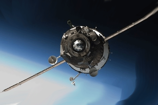 Uzay aracı Dünya'ya düşüyor!