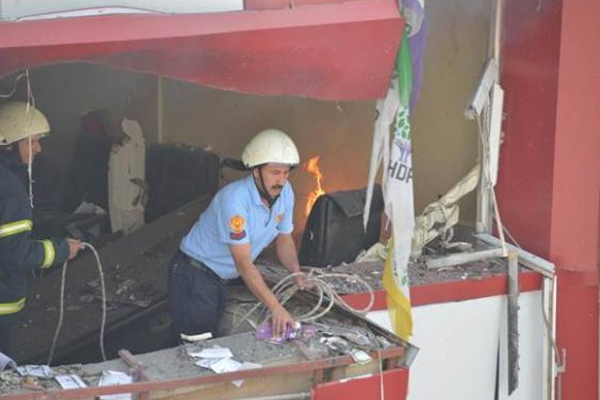 Mersin ve Adana HDP binasında patlama