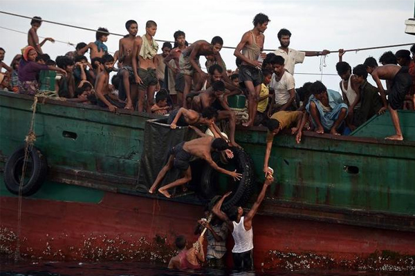Bin 500 göçmen Endonezya'da karaya çıktı