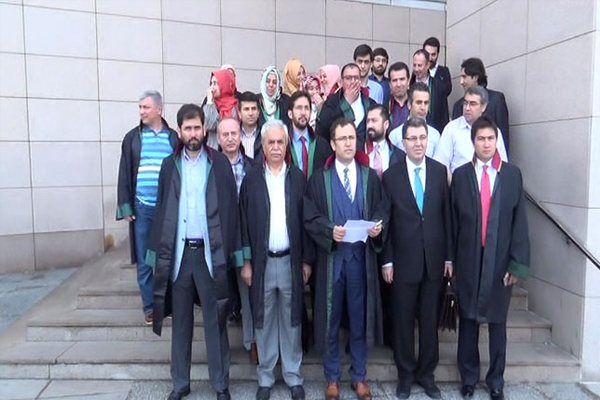 Avukatlardan Mursi'ye destek