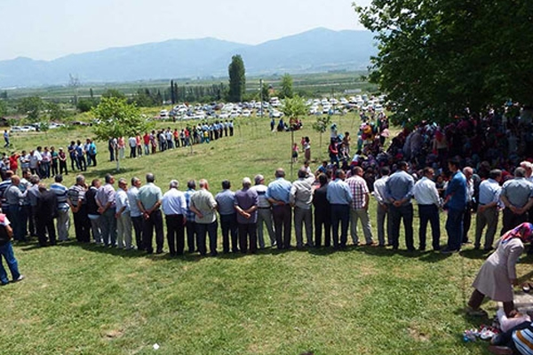 Bakanın elini sıkma kuyruğu