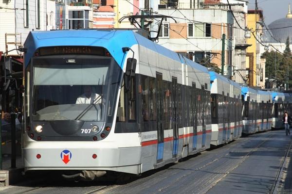 Eminönü-Alibeyköy tramvayı geliyor