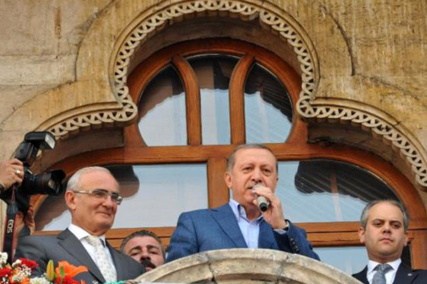Erdoğan'dan balkon konuşması