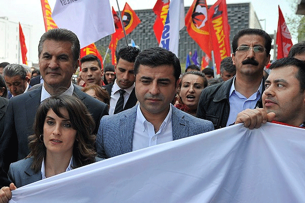 Demirtaş, ilk kez böyle karşılandı