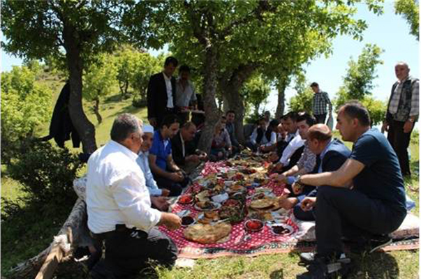 Silahların susmadığı yerde piknik yaptılar