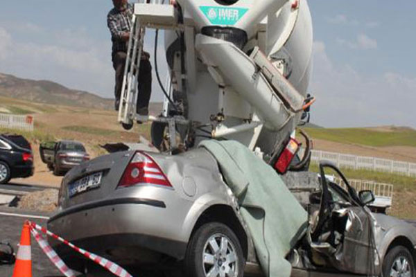 Ani 'U dönüşü' faciası: 3 ölü, 1 yaralı