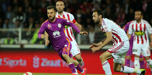 G.Saray zor da olsa kazandı