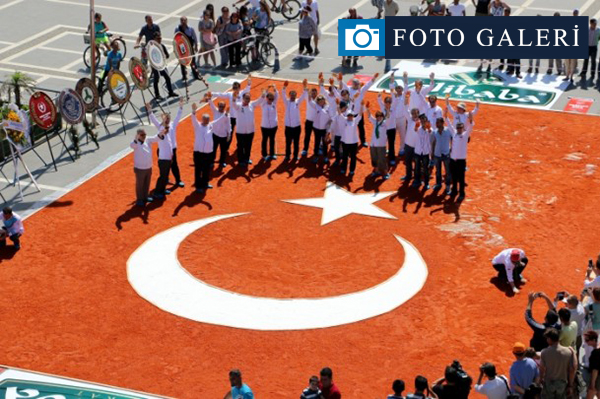 Tuz ve Pulbiberden Türk Bayrağı