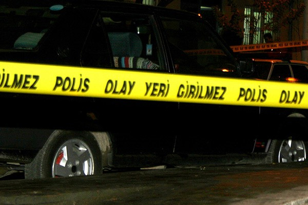 Annesine ve kardeşlerine kurşun yağdırdı